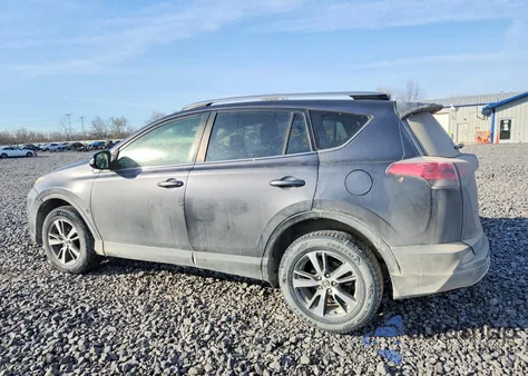 2017 Toyota Rav4 Xle z USA, uszkodzony, nr VIN JTMRFREV8HJ153407